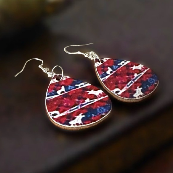 ⭐️ 5 for $25 Wood Festive Christmas Earrings Reindeer - Picture 2 of 6